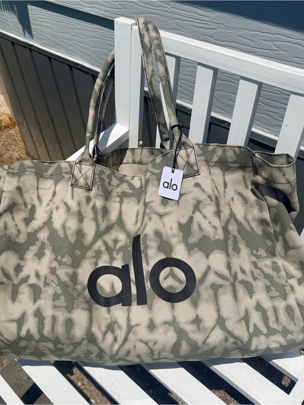 ALO Yoga Grey Tie-Dye Tote Bag - Picture 6 of 16